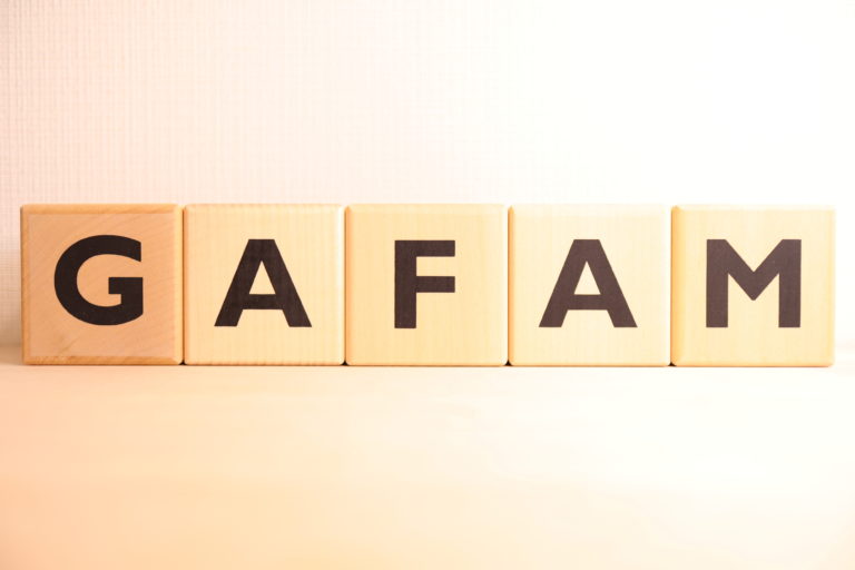 Azure / アジュールとは？導入のメリット・デメリット、アプリやシステムの開発で必須のサービスを解説