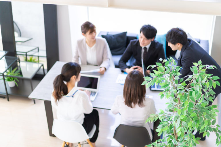 デザイン思考（デザインシンキング）とは。重要性とポイントについて現役のUI/UXデザイナーが解説