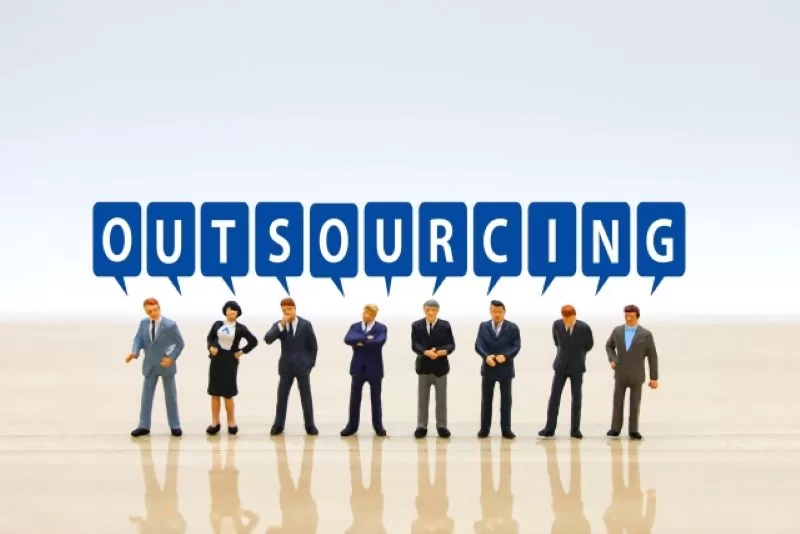 システム保守は内製と外注どちらがよいか