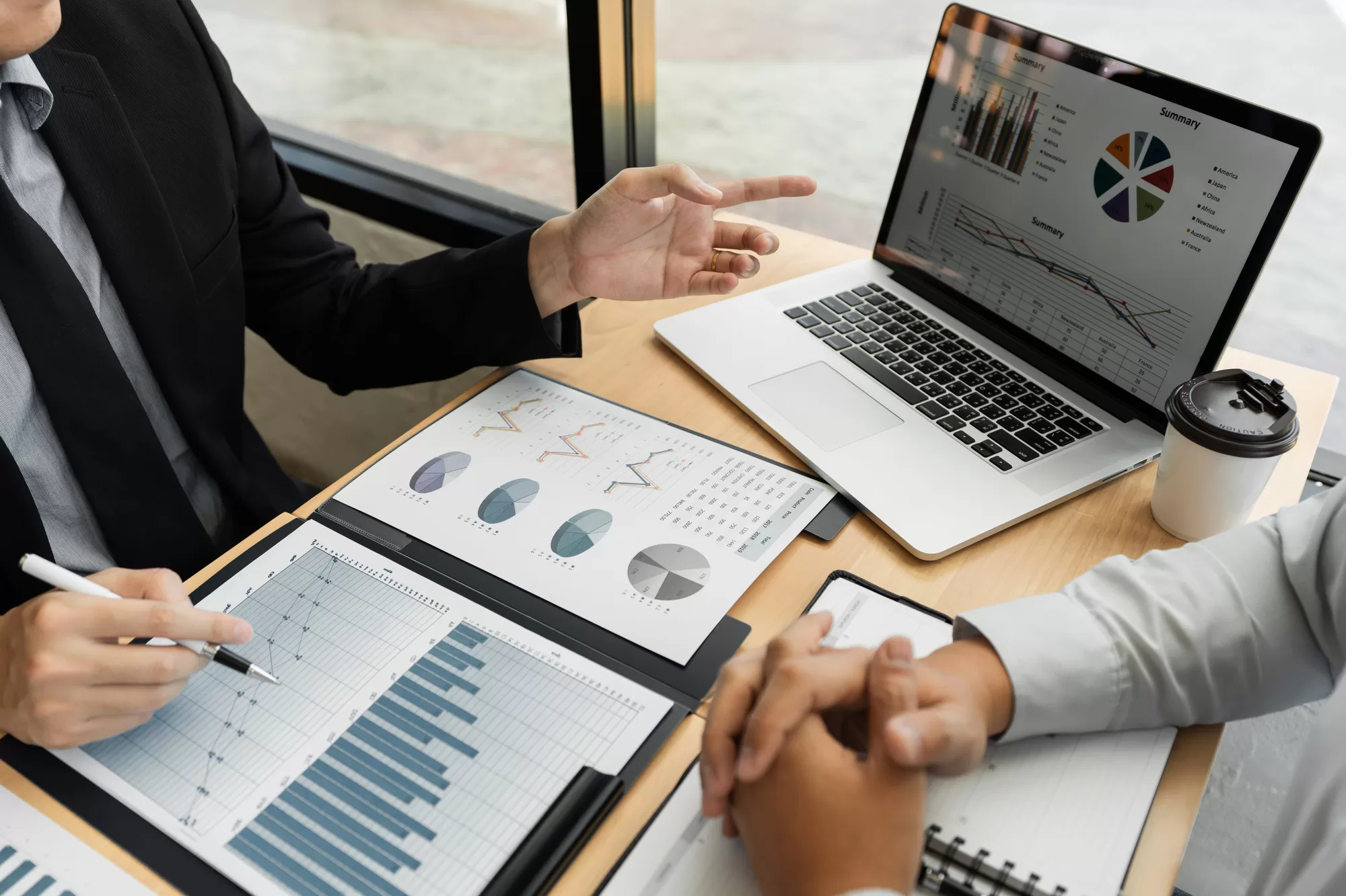 収益構造を見直して、停滞から脱却する方法 | 株式会社GeNEE(ジーン)