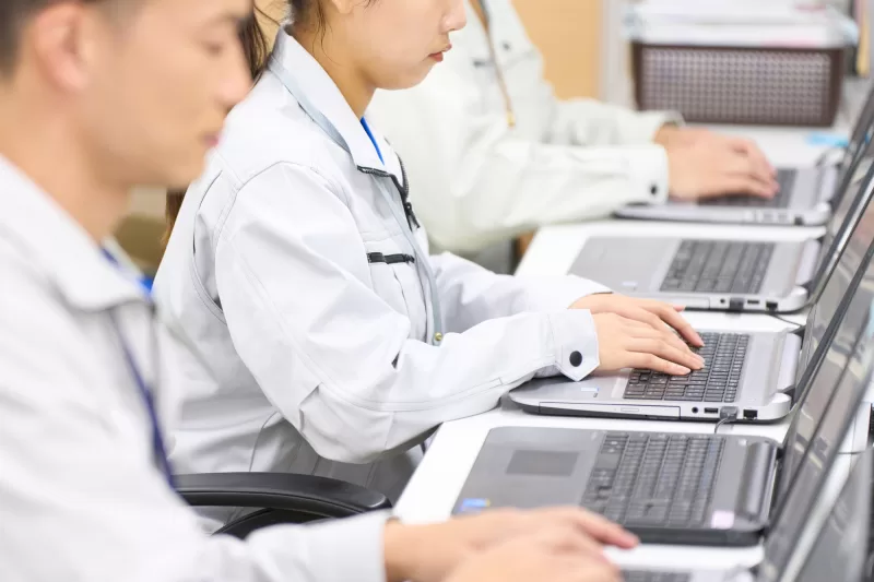 外注に向く情シス業務と、内製すべき業務の切り分け方